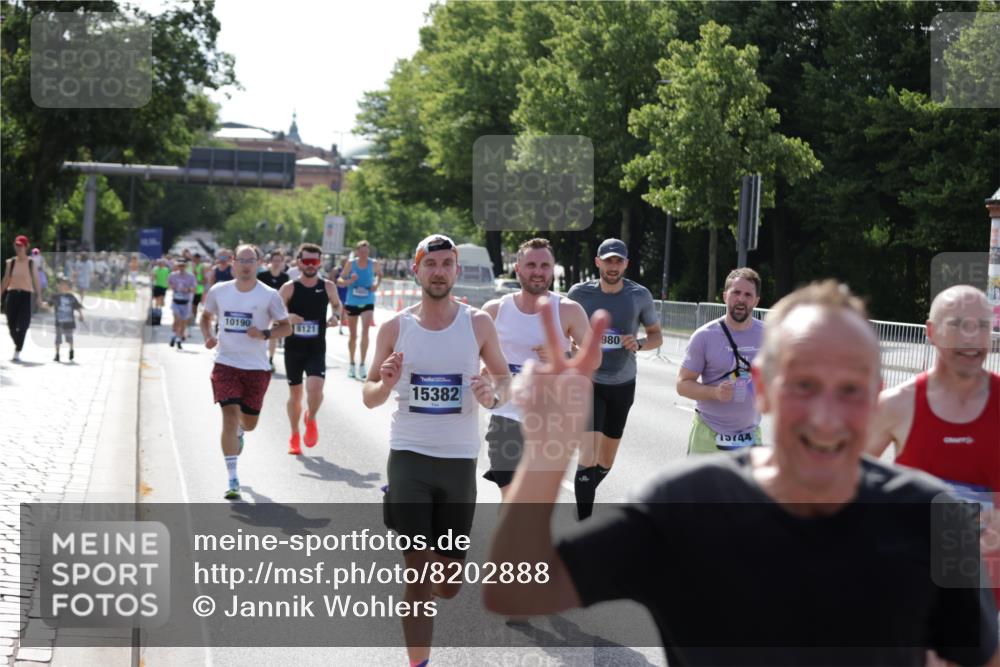 29.06.2025 - hella hamburg halbmarathon Jannik Wohlers http://msf.ph/oto/8202888 29.06.2025 09:48:19 Lombardsbrücke 1042, 2262, 2399, 3480, 3547, 4359, 4381, 5003, 5307, 5554, 5709, 6993, 7152, 7154, 8121, 8571, 9403, 9643, 10190, 10852, 12044, 13940, 15303, 15382, 15744, 16201, 17005, 17658, 18237, 18259, 18384, 18802 meine-sportfotos.de