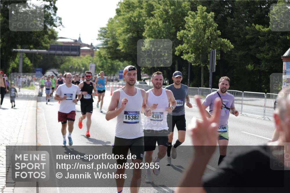 29.06.2025 - hella hamburg halbmarathon Jannik Wohlers http://msf.ph/oto/8202955 29.06.2025 09:48:19 Lombardsbrücke 1042, 2262, 2399, 3480, 3547, 4359, 4381, 5003, 5307, 5554, 5709, 6993, 7152, 7154, 8121, 8571, 9403, 9643, 10190, 10852, 12044, 13940, 15303, 15382, 15744, 16201, 17005, 17658, 18237, 18259, 18384, 18802 meine-sportfotos.de
