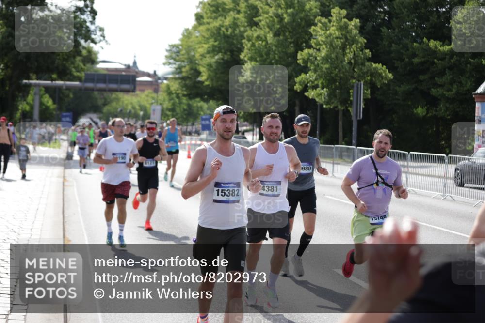 29.06.2025 - hella hamburg halbmarathon Jannik Wohlers http://msf.ph/oto/8202973 29.06.2025 09:48:19 Lombardsbrücke 1042, 2262, 2399, 3480, 3547, 4359, 4381, 5003, 5307, 5554, 5709, 6993, 7152, 7154, 8121, 8571, 9403, 9643, 10190, 10852, 12044, 13940, 15303, 15382, 15744, 16201, 17005, 17658, 18237, 18259, 18384, 18802 meine-sportfotos.de