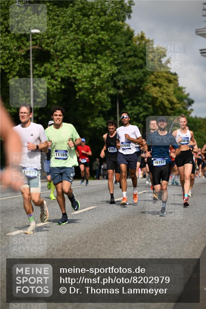 29.06.2025 - hella hamburg halbmarathon Dr. Thomas Lammeyer http://msf.ph/oto/8202979 29.06.2025 09:48:26 Kennedybrücke 1758, 2746, 3043, 4050, 5070, 5269, 5328, 5746, 5826, 6619, 6781, 7272, 7723, 8209, 8883, 9137, 9381, 10171, 10486, 11169, 11413 meine-sportfotos.de