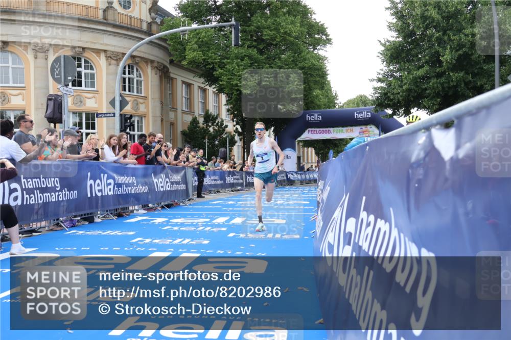 29.06.2025 - hella hamburg halbmarathon Strokosch-Dieckow http://msf.ph/oto/8202986 29.06.2025 10:02:29 Ziel 2, 22 meine-sportfotos.de
