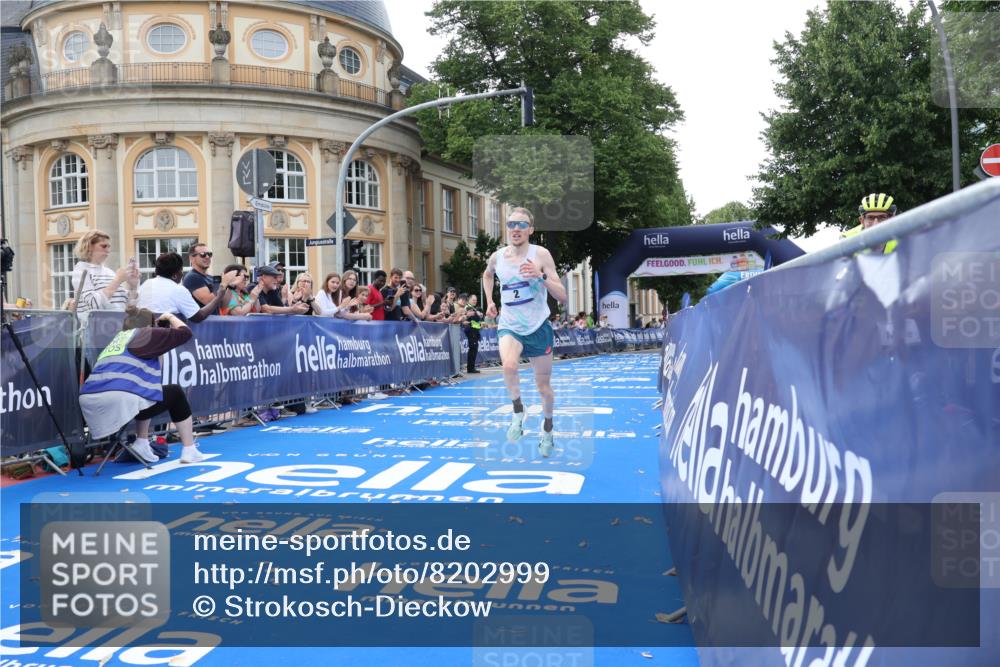29.06.2025 - hella hamburg halbmarathon Strokosch-Dieckow http://msf.ph/oto/8202999 29.06.2025 10:02:29 Ziel 2, 22 meine-sportfotos.de