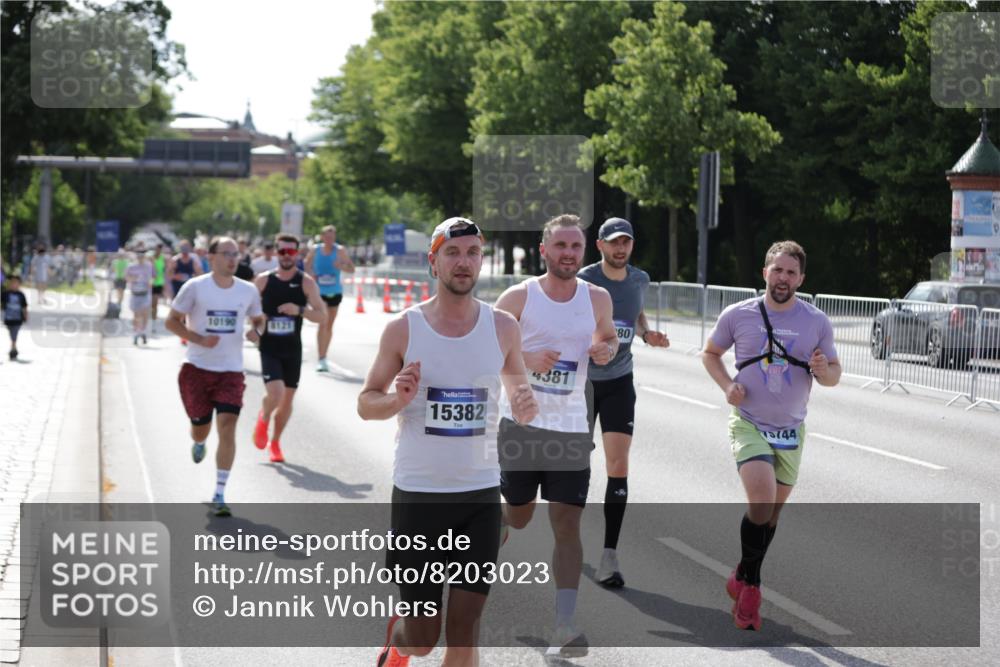 29.06.2025 - hella hamburg halbmarathon Jannik Wohlers http://msf.ph/oto/8203023 29.06.2025 09:48:19 Lombardsbrücke 1042, 2262, 2399, 3480, 3547, 4359, 4381, 5003, 5307, 5554, 5709, 6993, 7152, 7154, 8121, 8571, 9403, 9643, 10190, 10852, 12044, 13940, 15303, 15382, 15744, 16201, 17005, 17658, 18237, 18259, 18384, 18802 meine-sportfotos.de