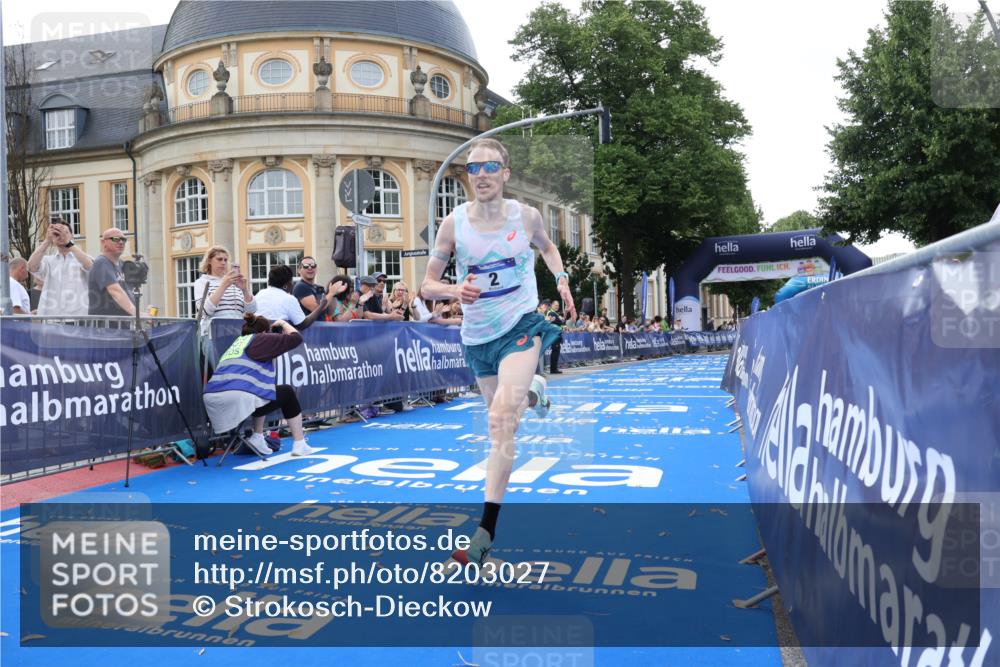 29.06.2025 - hella hamburg halbmarathon Strokosch-Dieckow http://msf.ph/oto/8203027 29.06.2025 10:02:30 Ziel 2, 22 meine-sportfotos.de
