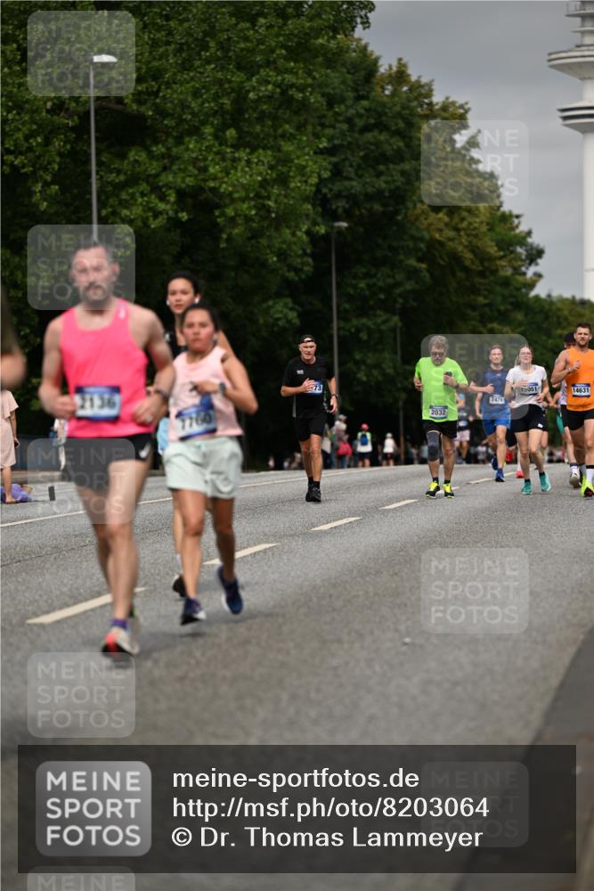 29.06.2025 - hella hamburg halbmarathon Dr. Thomas Lammeyer http://msf.ph/oto/8203064 29.06.2025 10:11:51 Kennedybrücke 1079, 1173, 1893, 1993, 2032, 2136, 3328, 3922, 3929, 4262, 5242, 5899, 6196, 6518, 6707, 6713, 6715, 6833, 7019, 7476, 7760, 8585, 9338, 9967 meine-sportfotos.de