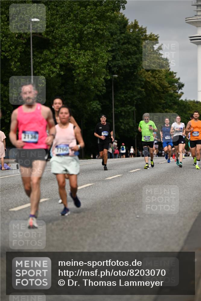29.06.2025 - hella hamburg halbmarathon Dr. Thomas Lammeyer http://msf.ph/oto/8203070 29.06.2025 10:11:51 Kennedybrücke 1079, 1173, 1893, 1993, 2032, 2136, 3328, 3922, 3929, 4262, 5242, 5899, 6196, 6518, 6707, 6713, 6715, 6833, 7019, 7476, 7760, 8585, 9338, 9967 meine-sportfotos.de