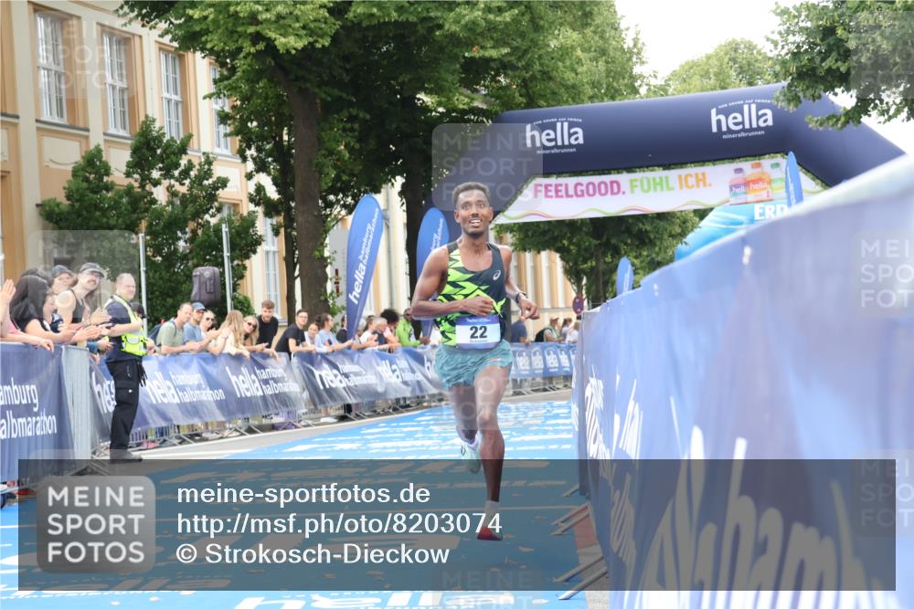 29.06.2025 - hella hamburg halbmarathon Strokosch-Dieckow http://msf.ph/oto/8203074 29.06.2025 10:02:33 Ziel 22 meine-sportfotos.de