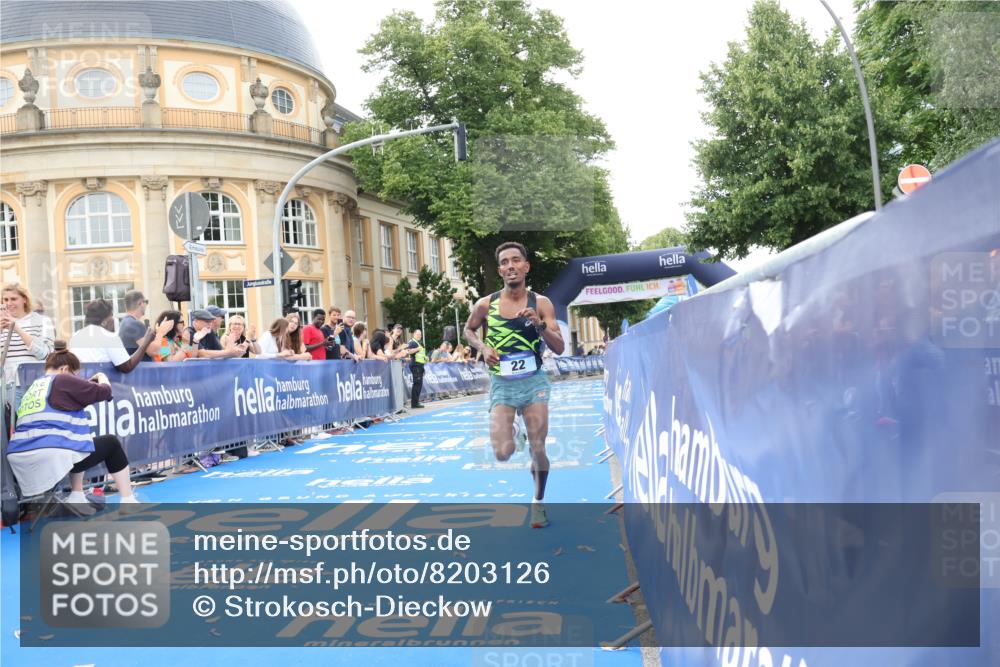 29.06.2025 - hella hamburg halbmarathon Strokosch-Dieckow http://msf.ph/oto/8203126 29.06.2025 10:02:34 Ziel 22 meine-sportfotos.de