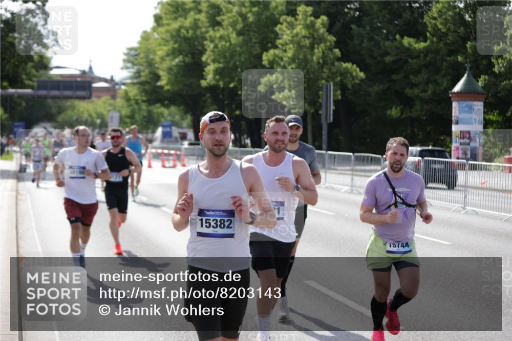 29.06.2025 - hella hamburg halbmarathon Jannik Wohlers http://msf.ph/oto/8203143 29.06.2025 09:48:19 Lombardsbrücke 1042, 2262, 2399, 3480, 3547, 4359, 4381, 5003, 5307, 5554, 5709, 6993, 7152, 7154, 8121, 8571, 9403, 9643, 10190, 10852, 12044, 13940, 15303, 15382, 15744, 16201, 17005, 17658, 18237, 18259, 18384, 18802 meine-sportfotos.de
