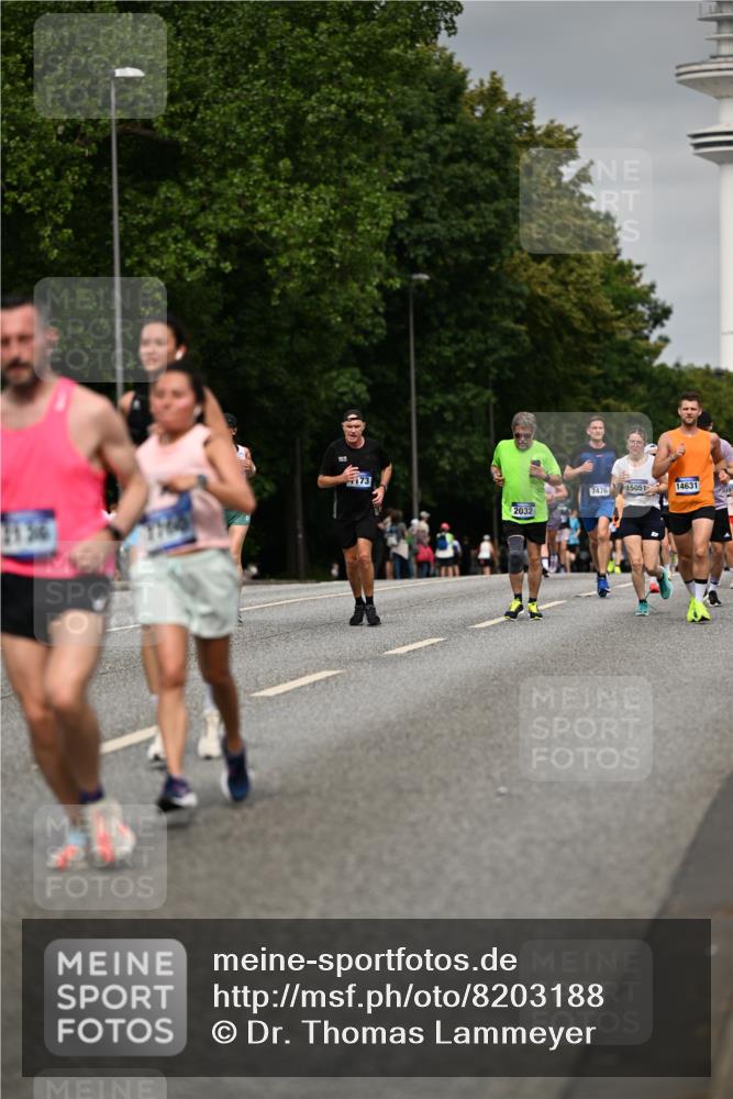 29.06.2025 - hella hamburg halbmarathon Dr. Thomas Lammeyer http://msf.ph/oto/8203188 29.06.2025 10:11:52 Kennedybrücke 1079, 1173, 1893, 1993, 2032, 2136, 3328, 3922, 3929, 4262, 5242, 5899, 6196, 6518, 6707, 6713, 6715, 6833, 7019, 7476, 7760, 9338, 9967 meine-sportfotos.de
