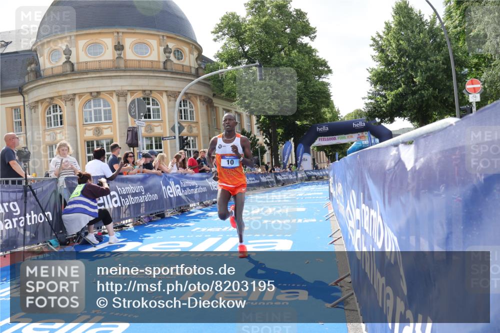 29.06.2025 - hella hamburg halbmarathon Strokosch-Dieckow http://msf.ph/oto/8203195 29.06.2025 10:02:47 Ziel 7, 10 meine-sportfotos.de