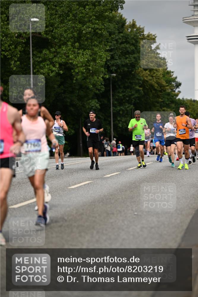 29.06.2025 - hella hamburg halbmarathon Dr. Thomas Lammeyer http://msf.ph/oto/8203219 29.06.2025 10:11:52 Kennedybrücke 1079, 1173, 1893, 1993, 2032, 2136, 3328, 3922, 3929, 4262, 5242, 5899, 6196, 6518, 6707, 6713, 6715, 6833, 7019, 7476, 7760, 9338, 9967 meine-sportfotos.de