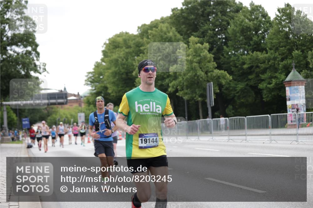 29.06.2025 - hella hamburg halbmarathon Jannik Wohlers http://msf.ph/oto/8203245 29.06.2025 10:25:40 Lombardsbrücke 5497, 6159, 6663, 8276, 8674, 10219, 11139, 11596, 11828, 11859, 12838, 12945, 12946, 14063, 14179, 14223, 14356, 14726, 17369, 19144 meine-sportfotos.de