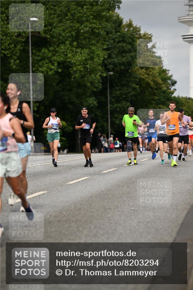 29.06.2025 - hella hamburg halbmarathon Dr. Thomas Lammeyer http://msf.ph/oto/8203294 29.06.2025 10:11:52 Kennedybrücke 1079, 1173, 1893, 1993, 2032, 2136, 3328, 3922, 3929, 4262, 5242, 5899, 6196, 6518, 6707, 6713, 6715, 6833, 7019, 7476, 7760, 9338, 9967 meine-sportfotos.de