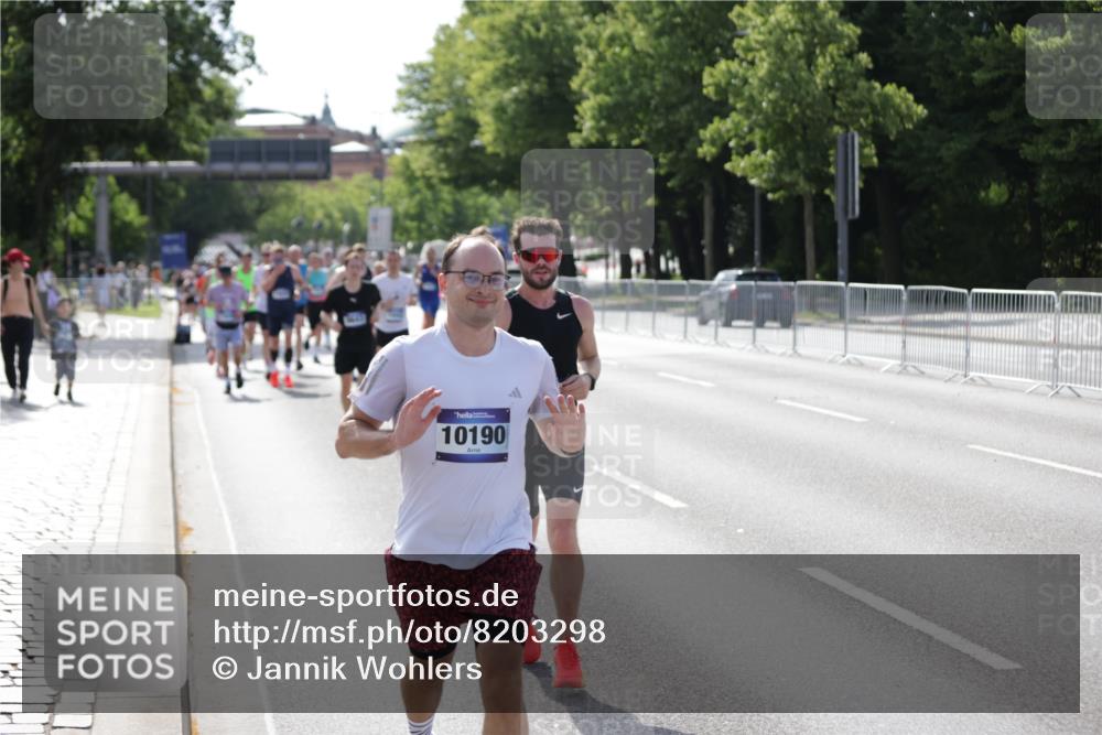 29.06.2025 - hella hamburg halbmarathon Jannik Wohlers http://msf.ph/oto/8203298 29.06.2025 09:48:21 Lombardsbrücke 1042, 2262, 2399, 3480, 3547, 4359, 4381, 5003, 5307, 6993, 7152, 7154, 8121, 8571, 9643, 10190, 10738, 12044, 13940, 14820, 15303, 15382, 15744, 16201, 17005, 18004, 18259, 18384, 18802 meine-sportfotos.de