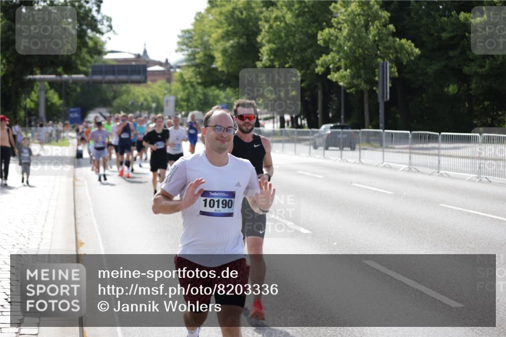 29.06.2025 - hella hamburg halbmarathon Jannik Wohlers http://msf.ph/oto/8203336 29.06.2025 09:48:21 Lombardsbrücke 1042, 2262, 2399, 3480, 3547, 4359, 4381, 5003, 5307, 6993, 7152, 7154, 8121, 8571, 9643, 10190, 10738, 12044, 13940, 14820, 15303, 15382, 15744, 16201, 17005, 18004, 18259, 18384, 18802 meine-sportfotos.de