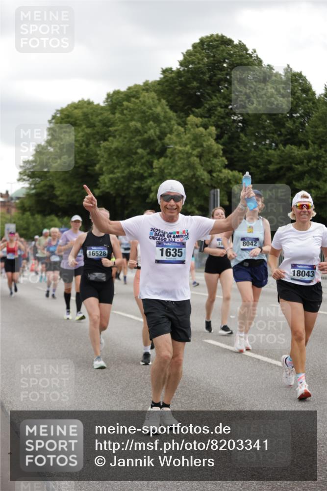 29.06.2025 - hella hamburg halbmarathon Jannik Wohlers http://msf.ph/oto/8203341 29.06.2025 11:16:06 Lombardsbrücke 1247, 1635, 2300, 2605, 2671, 3471, 3640, 3865, 4130, 4486, 4725, 5136, 5840, 5900, 6107, 7009, 7010, 7180, 7281, 8042, 8711, 9106, 10318, 10873, 12671, 12740, 13004, 13578, 13817, 14263, 14264, 14569, 14829, 15121, 15578, 15769, 16071, 16072, 16528, 17336, 17621, 18043 meine-sportfotos.de