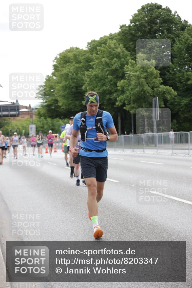 29.06.2025 - hella hamburg halbmarathon Jannik Wohlers http://msf.ph/oto/8203347 29.06.2025 10:25:41 Lombardsbrücke 5497, 6159, 8276, 8306, 8674, 10219, 11139, 11828, 11859, 12838, 12945, 12946, 14063, 14179, 14356, 14726, 17369, 19144 meine-sportfotos.de