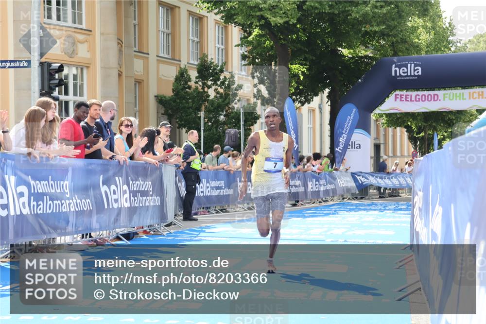 29.06.2025 - hella hamburg halbmarathon Strokosch-Dieckow http://msf.ph/oto/8203366 29.06.2025 10:02:57 Ziel 7, 9, 23 meine-sportfotos.de