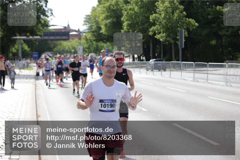 29.06.2025 - hella hamburg halbmarathon Jannik Wohlers http://msf.ph/oto/8203368 29.06.2025 09:48:21 Lombardsbrücke 1042, 2262, 2399, 3480, 3547, 4359, 4381, 5003, 5307, 6993, 7152, 7154, 8121, 8571, 9643, 10190, 10738, 12044, 13940, 14820, 15303, 15382, 15744, 16201, 17005, 18004, 18259, 18384, 18802 meine-sportfotos.de