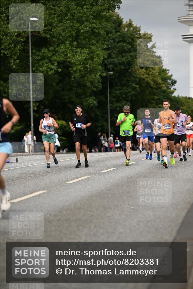 29.06.2025 - hella hamburg halbmarathon Dr. Thomas Lammeyer http://msf.ph/oto/8203381 29.06.2025 10:11:53 Kennedybrücke 1079, 1173, 1893, 1993, 2032, 2136, 3328, 3922, 3929, 5242, 5899, 6196, 6518, 6707, 6713, 6715, 7019, 7476, 7760, 9338, 9967 meine-sportfotos.de