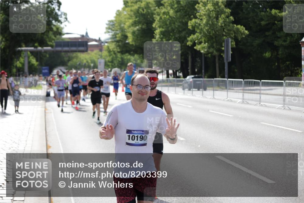 29.06.2025 - hella hamburg halbmarathon Jannik Wohlers http://msf.ph/oto/8203399 29.06.2025 09:48:21 Lombardsbrücke 1042, 2262, 2399, 3480, 3547, 4359, 4381, 5003, 5307, 6993, 7152, 7154, 8121, 8571, 9643, 10190, 10738, 12044, 13940, 14820, 15303, 15382, 15744, 16201, 17005, 18004, 18259, 18384, 18802 meine-sportfotos.de