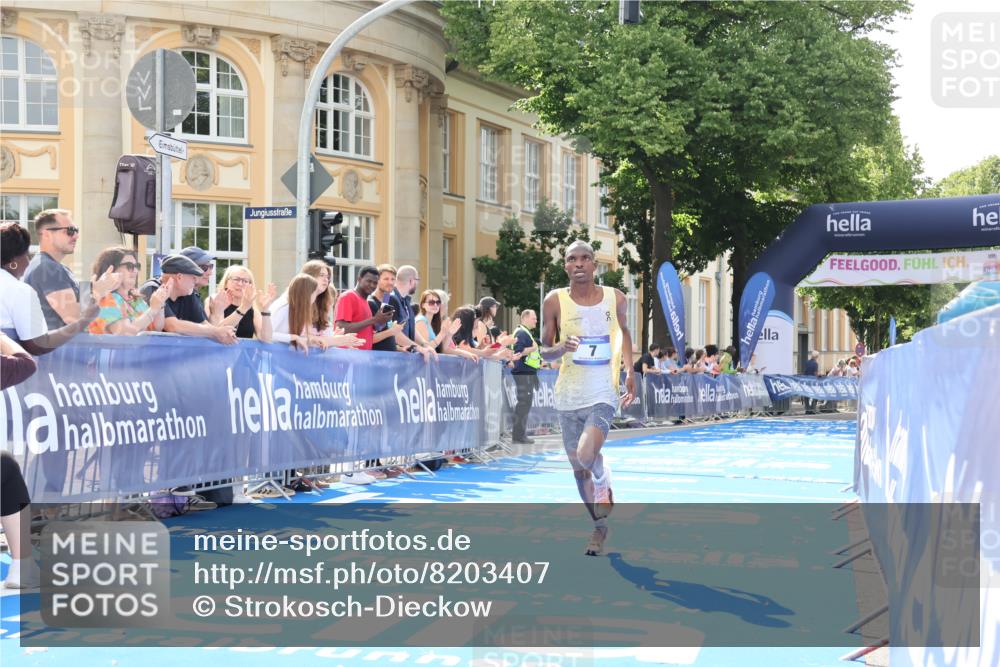29.06.2025 - hella hamburg halbmarathon Strokosch-Dieckow http://msf.ph/oto/8203407 29.06.2025 10:02:57 Ziel 7, 9, 23 meine-sportfotos.de