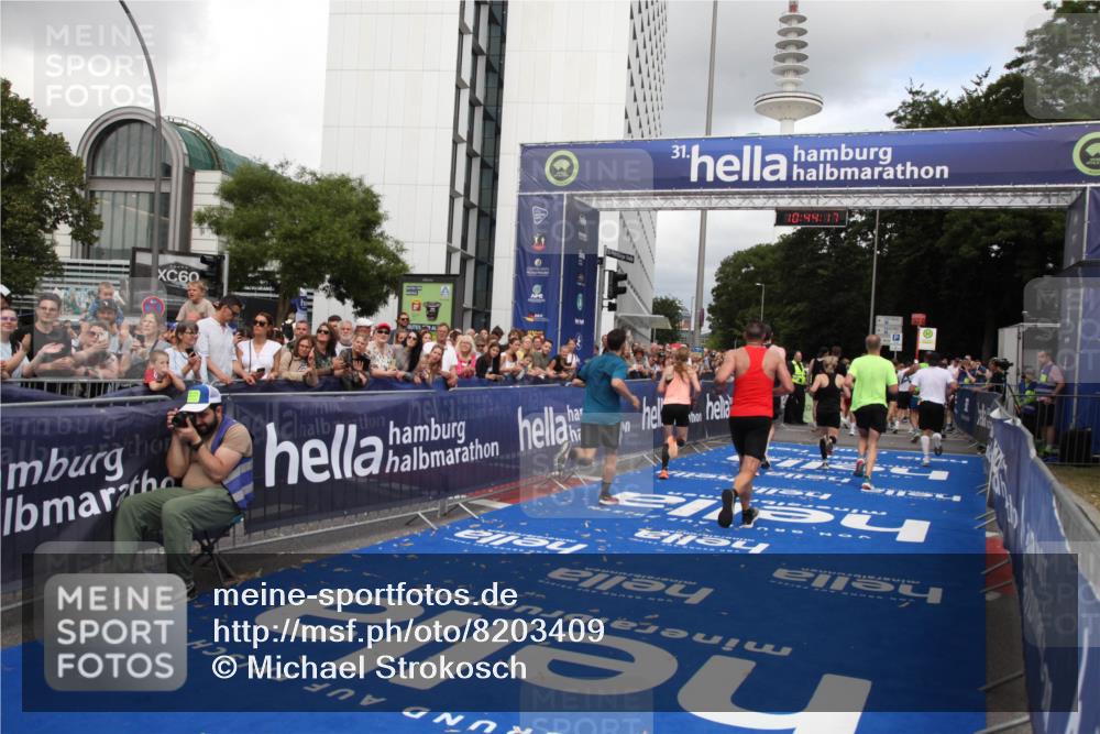 29.06.2025 - hella hamburg halbmarathon Michael Strokosch http://msf.ph/oto/8203409 29.06.2025 10:44:16 Ziel 1415, 3021, 4999, 5231, 5884, 7005, 8722, 9633, 10193, 10930, 12159, 14686, 14687, 15225, 15280, 16301, 16316, 16648, 17748, 18691 meine-sportfotos.de