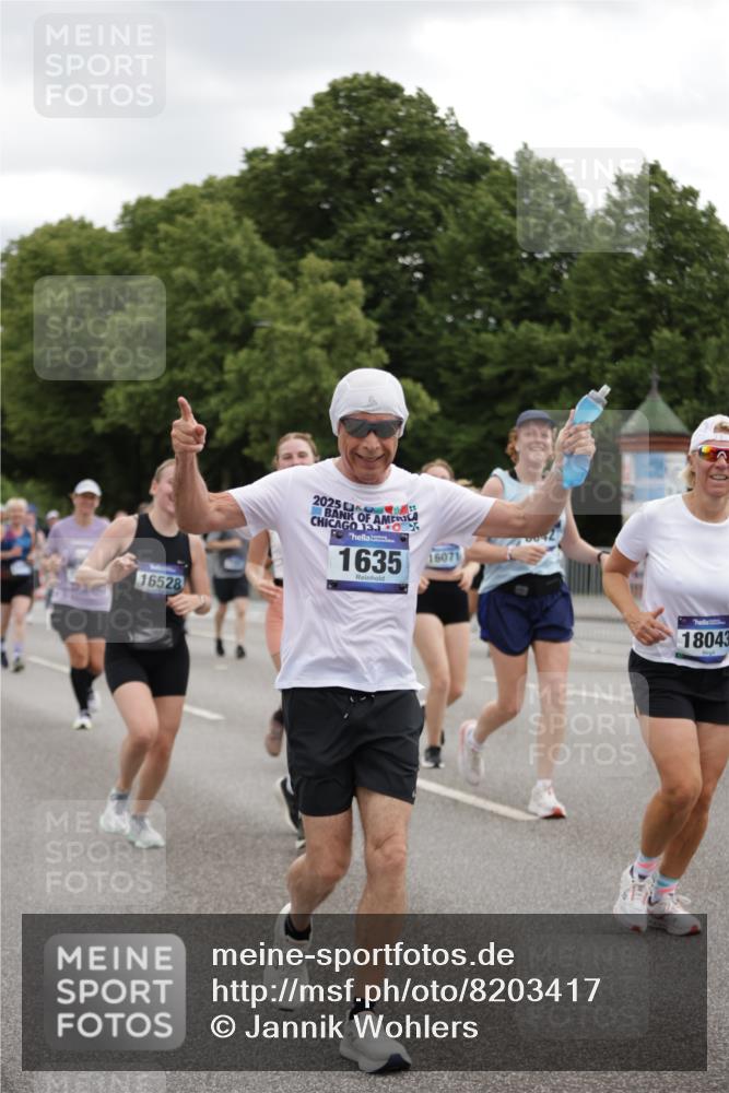 29.06.2025 - hella hamburg halbmarathon Jannik Wohlers http://msf.ph/oto/8203417 29.06.2025 11:16:07 Lombardsbrücke 1247, 1635, 2300, 2671, 3471, 4130, 4486, 4725, 5136, 5840, 5900, 6107, 7180, 7281, 8042, 9106, 10318, 10873, 12370, 12671, 12740, 13004, 13578, 13817, 14263, 14264, 14829, 15121, 15578, 15769, 16071, 16072, 16528, 17336, 17621, 18043 meine-sportfotos.de