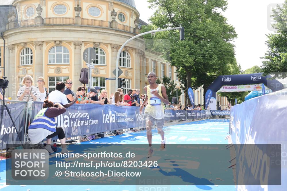 29.06.2025 - hella hamburg halbmarathon Strokosch-Dieckow http://msf.ph/oto/8203426 29.06.2025 10:02:58 Ziel 7, 9, 23 meine-sportfotos.de