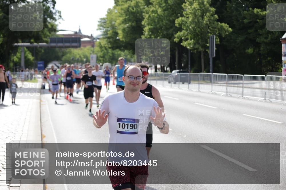 29.06.2025 - hella hamburg halbmarathon Jannik Wohlers http://msf.ph/oto/8203445 29.06.2025 09:48:21 Lombardsbrücke 1042, 2262, 2399, 3480, 3547, 4359, 4381, 5003, 5307, 6993, 7152, 7154, 8121, 8571, 9643, 10190, 10738, 12044, 13940, 14820, 15303, 15382, 15744, 16201, 17005, 18004, 18259, 18384, 18802 meine-sportfotos.de