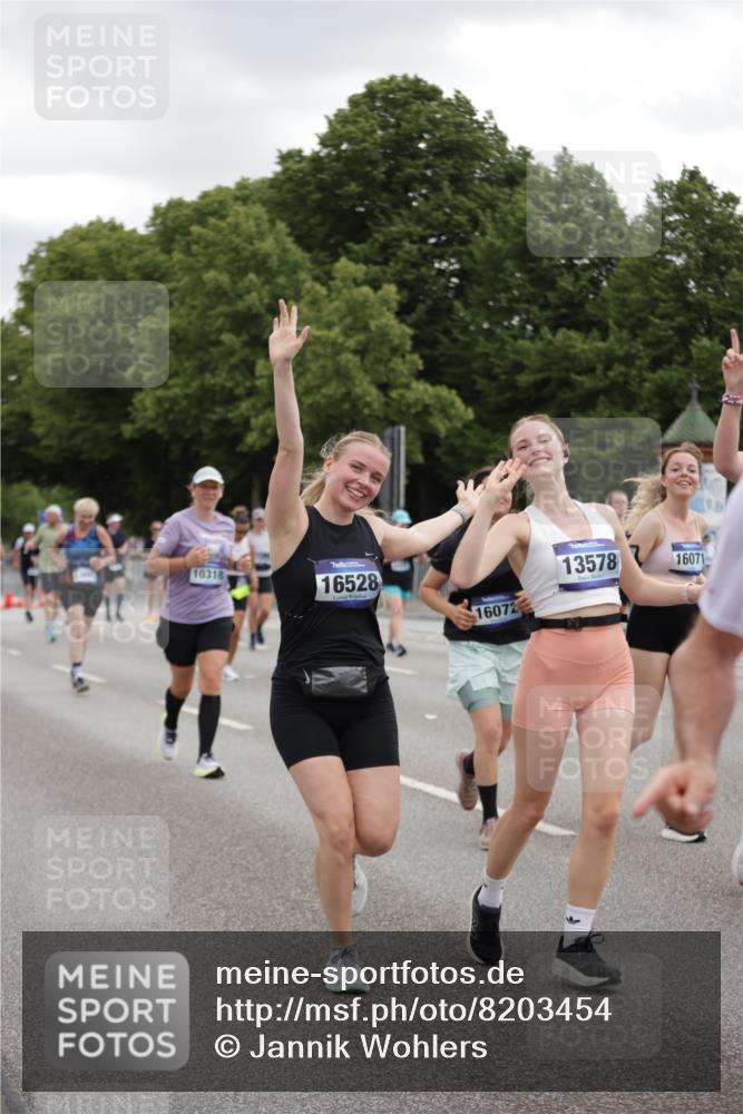 29.06.2025 - hella hamburg halbmarathon Jannik Wohlers http://msf.ph/oto/8203454 29.06.2025 11:16:08 Lombardsbrücke 1247, 1635, 2300, 2671, 3471, 4130, 4486, 4725, 5136, 5840, 5900, 6107, 6508, 6661, 7180, 7281, 8042, 8601, 9106, 10079, 10318, 10817, 10873, 11273, 12370, 12671, 12740, 13004, 13578, 14263, 14264, 14475, 14829, 15121, 15578, 15769, 16071, 16072, 16528, 17621, 18043, 18425 meine-sportfotos.de