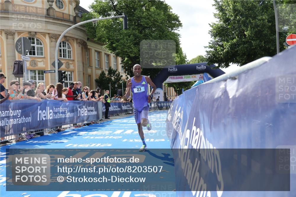 29.06.2025 - hella hamburg halbmarathon Strokosch-Dieckow http://msf.ph/oto/8203507 29.06.2025 10:03:09 Ziel 16, 23 meine-sportfotos.de