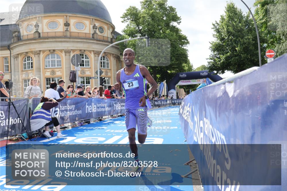 29.06.2025 - hella hamburg halbmarathon Strokosch-Dieckow http://msf.ph/oto/8203528 29.06.2025 10:03:09 Ziel 16, 23 meine-sportfotos.de