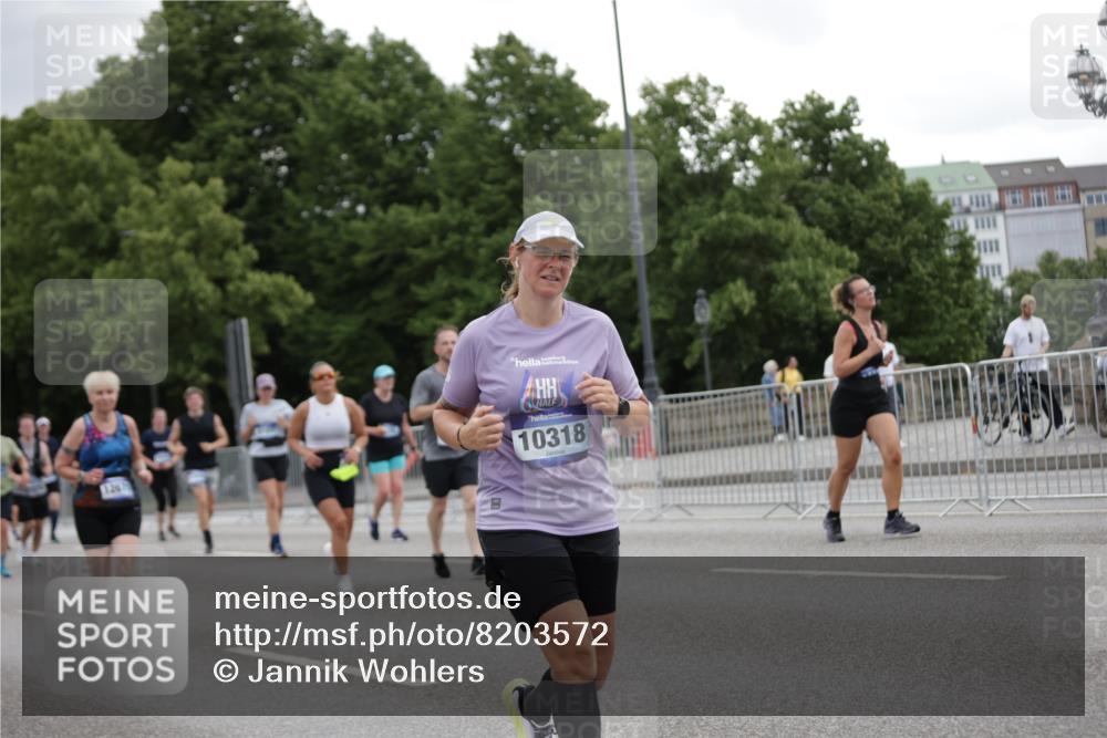 29.06.2025 - hella hamburg halbmarathon Jannik Wohlers http://msf.ph/oto/8203572 29.06.2025 11:16:10 Lombardsbrücke 1247, 1635, 2300, 3143, 3228, 4130, 4486, 4725, 5136, 5840, 5900, 5980, 6107, 6508, 6661, 7180, 7281, 7678, 8042, 8601, 8602, 9106, 10079, 10259, 10318, 10817, 10873, 11273, 12370, 12671, 13004, 13578, 14263, 14264, 14475, 14829, 15121, 15578, 15769, 16071, 16072, 16340, 16528, 17621, 17983, 18043, 18425 meine-sportfotos.de