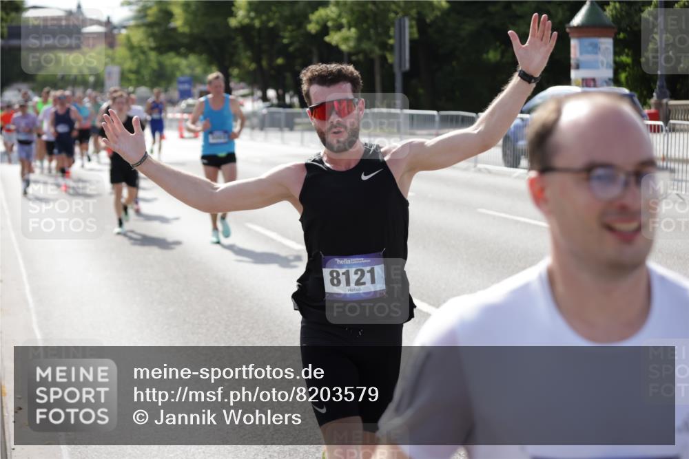 29.06.2025 - hella hamburg halbmarathon Jannik Wohlers http://msf.ph/oto/8203579 29.06.2025 09:48:22 Lombardsbrücke 1042, 2262, 2399, 3480, 3547, 4359, 4381, 5003, 5124, 5307, 6993, 7152, 7154, 8121, 8571, 9643, 10190, 10738, 12044, 13137, 13372, 13940, 14820, 15161, 15303, 15382, 15744, 16201, 18004, 18259, 18384, 18802 meine-sportfotos.de