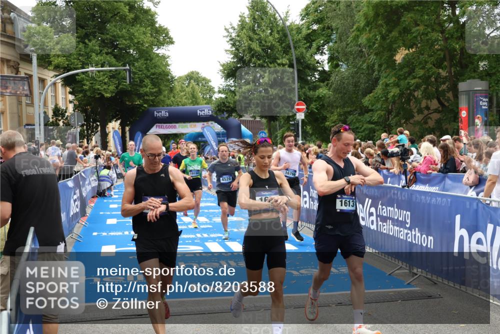 29.06.2025 - hella hamburg halbmarathon Zöllner http://msf.ph/oto/8203588 29.06.2025 10:48:05 Ziel 1086, 1604, 1613, 4324, 4528, 4601, 5022, 6377, 9638, 12706, 12724, 12747, 12808, 13570, 16149, 16766, 18206, 18922, 19198 meine-sportfotos.de