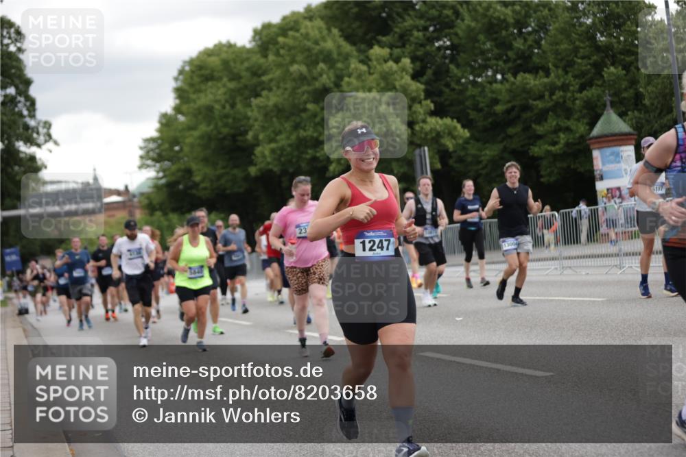 29.06.2025 - hella hamburg halbmarathon Jannik Wohlers http://msf.ph/oto/8203658 29.06.2025 11:16:13 Lombardsbrücke 1247, 1635, 2300, 2938, 3143, 3228, 4130, 4486, 4725, 5136, 5840, 5900, 5980, 6107, 6508, 6661, 7180, 7281, 7678, 7801, 8042, 8601, 8602, 8997, 9106, 10079, 10259, 10318, 10817, 10873, 11273, 12370, 12671, 13004, 13578, 14263, 14264, 14475, 14829, 15121, 15578, 15769, 16071, 16072, 16340, 16528, 17983, 18043, 18425 meine-sportfotos.de