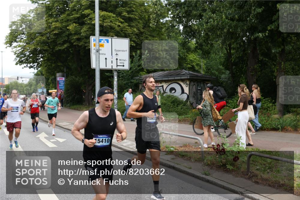 29.06.2025 - hella hamburg halbmarathon Yannick Fuchs http://msf.ph/oto/8203662 29.06.2025 10:32:10 20KM 1290, 1505, 2196, 2404, 3790, 5042, 5791, 5923, 6047, 6458, 9017, 9914, 9944, 10190, 10451, 10922, 11106, 11423, 12739, 12900, 13141, 13148, 13372, 13854, 14387, 15410, 16992, 17137, 18103, 18159, 18216, 18357, 18986 meine-sportfotos.de