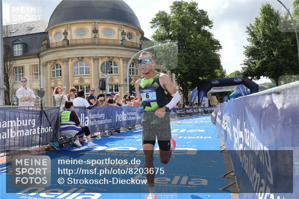 29.06.2025 - hella hamburg halbmarathon Strokosch-Dieckow http://msf.ph/oto/8203675 29.06.2025 10:03:47 Ziel 6, 13 meine-sportfotos.de