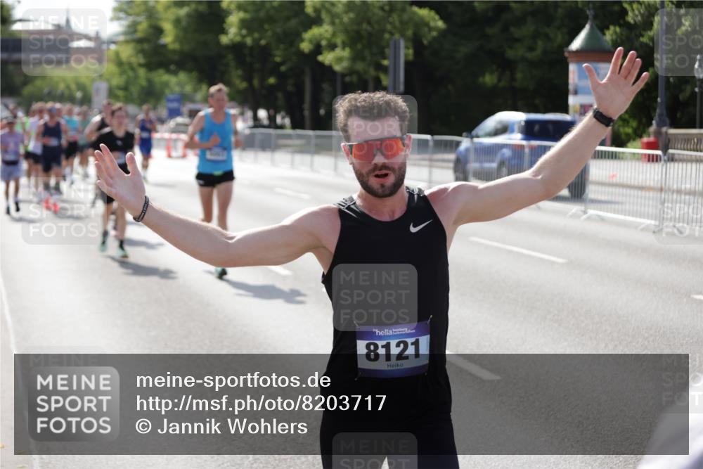 29.06.2025 - hella hamburg halbmarathon Jannik Wohlers http://msf.ph/oto/8203717 29.06.2025 09:48:22 Lombardsbrücke 1042, 2262, 2399, 3480, 3547, 4359, 4381, 5003, 5124, 5307, 6993, 7152, 7154, 8121, 8571, 9643, 10190, 10738, 12044, 13137, 13372, 13940, 14820, 15161, 15303, 15382, 15744, 16201, 18004, 18259, 18384, 18802 meine-sportfotos.de