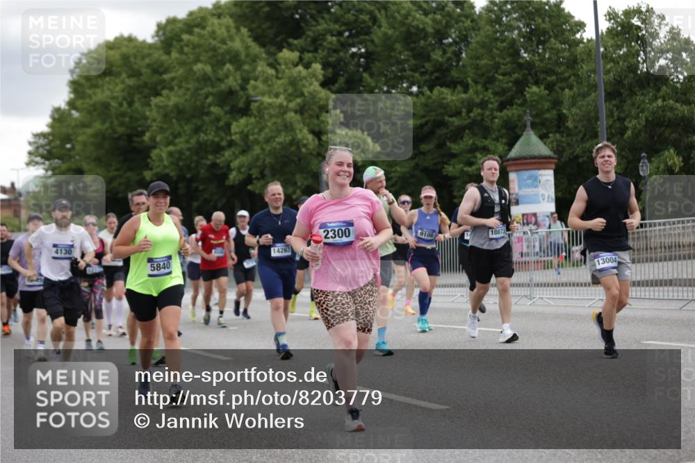 29.06.2025 - hella hamburg halbmarathon Jannik Wohlers http://msf.ph/oto/8203779 29.06.2025 11:16:15 Lombardsbrücke 1247, 2300, 2938, 3143, 3228, 4130, 4486, 4725, 5136, 5780, 5840, 5900, 5980, 6107, 6508, 6661, 6809, 7180, 7281, 7678, 7801, 8042, 8061, 8601, 8602, 8997, 9106, 10079, 10259, 10318, 10817, 10873, 11058, 11273, 12324, 12329, 12370, 12671, 12967, 13004, 13578, 14263, 14264, 14475, 14829, 15769, 16071, 16072, 16340, 16528, 17074, 17983, 18425 meine-sportfotos.de