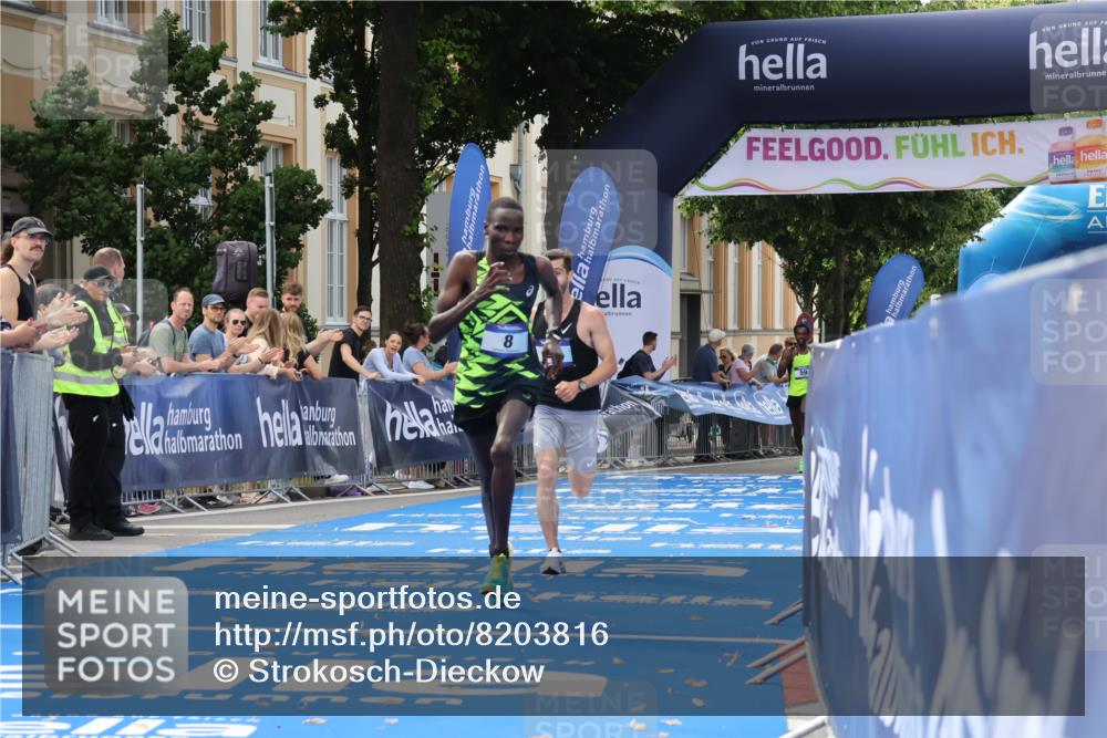 29.06.2025 - hella hamburg halbmarathon Strokosch-Dieckow http://msf.ph/oto/8203816 29.06.2025 10:04:23 Ziel 8, 20, 58, 59 meine-sportfotos.de