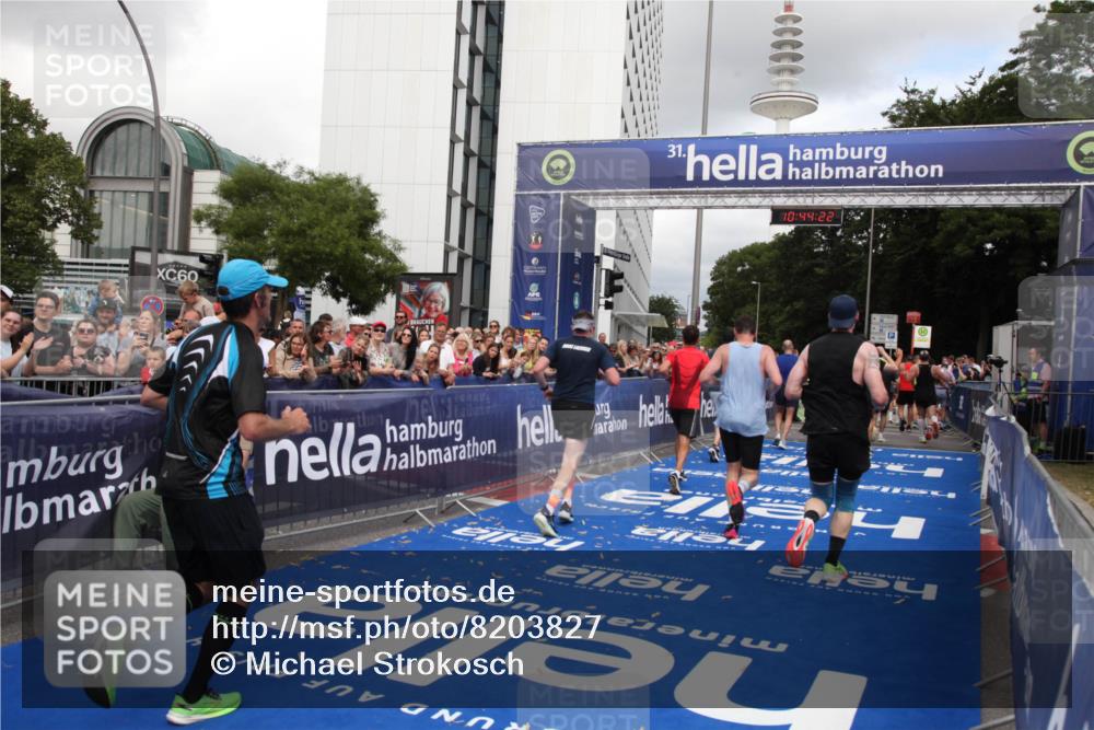 29.06.2025 - hella hamburg halbmarathon Michael Strokosch http://msf.ph/oto/8203827 29.06.2025 10:44:21 Ziel 1220, 1413, 1415, 5275, 5884, 7005, 8722, 9444, 12159, 12528, 14686, 14687, 15225, 15280, 16301, 16316, 16547, 16893, 18691 meine-sportfotos.de