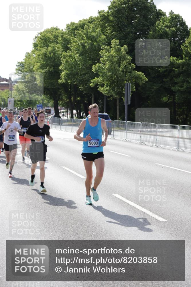 29.06.2025 - hella hamburg halbmarathon Jannik Wohlers http://msf.ph/oto/8203858 29.06.2025 09:48:24 Lombardsbrücke 1042, 2262, 2399, 3480, 3547, 4062, 4359, 4381, 5003, 5124, 5307, 6993, 7152, 7154, 7482, 8002, 8121, 8571, 9643, 10190, 10738, 12044, 13137, 13372, 13940, 14820, 15161, 15303, 15382, 15744, 16201, 17078, 17612, 18004, 18259, 18384, 18614 meine-sportfotos.de