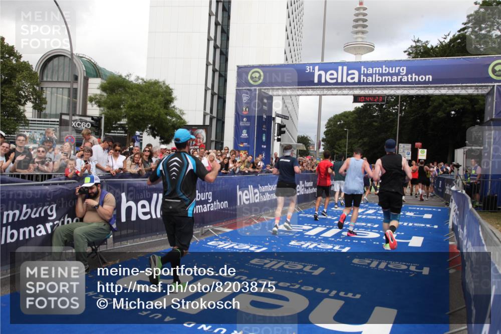 29.06.2025 - hella hamburg halbmarathon Michael Strokosch http://msf.ph/oto/8203875 29.06.2025 10:44:22 Ziel 1220, 1413, 1415, 1902, 5275, 5884, 7005, 7191, 8722, 9444, 12159, 12528, 14687, 15225, 16301, 16316, 16547, 16893, 18691 meine-sportfotos.de