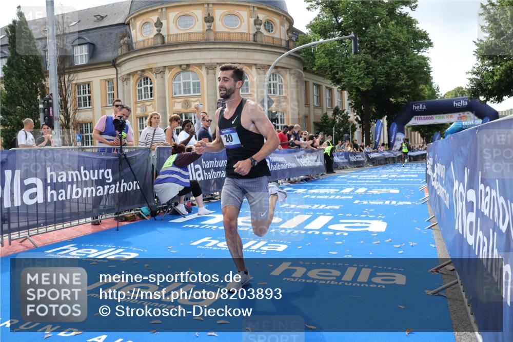 29.06.2025 - hella hamburg halbmarathon Strokosch-Dieckow http://msf.ph/oto/8203893 29.06.2025 10:04:26 Ziel 8, 20, 58, 59 meine-sportfotos.de