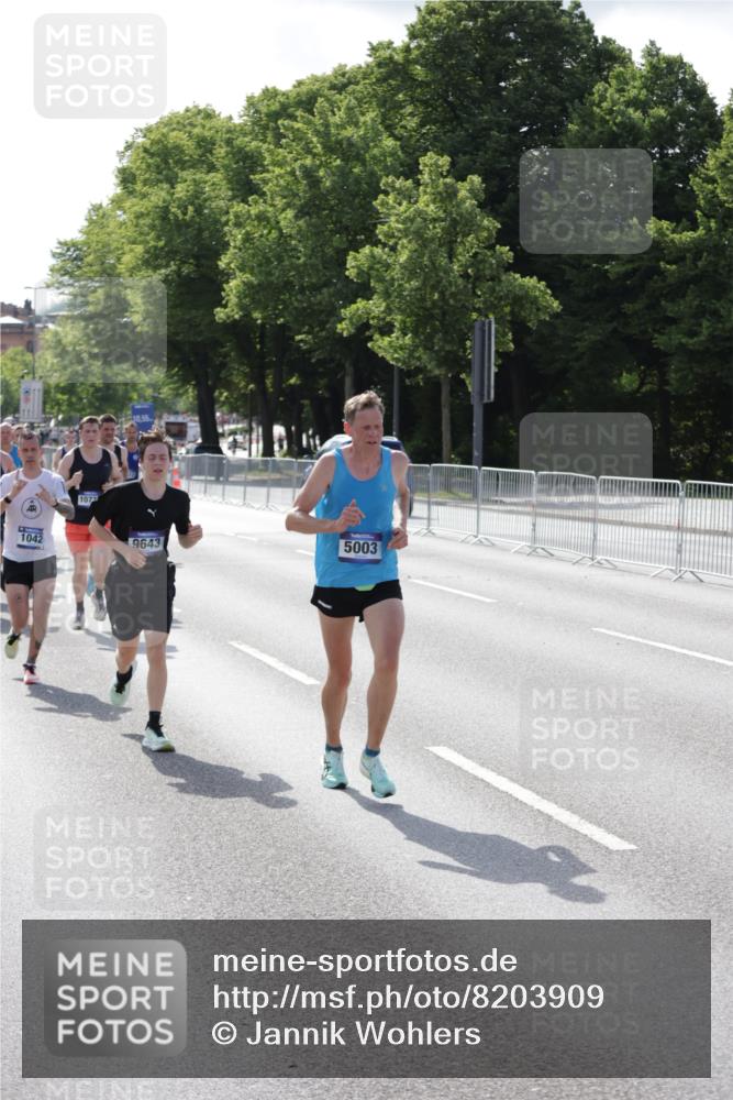 29.06.2025 - hella hamburg halbmarathon Jannik Wohlers http://msf.ph/oto/8203909 29.06.2025 09:48:24 Lombardsbrücke 1042, 2262, 2399, 3480, 3547, 4062, 4359, 4381, 5003, 5124, 5307, 6993, 7152, 7154, 7482, 8002, 8121, 8571, 9643, 10190, 10738, 12044, 13137, 13372, 13940, 14820, 15161, 15303, 15382, 15744, 16201, 17078, 17612, 18004, 18259, 18384, 18614 meine-sportfotos.de