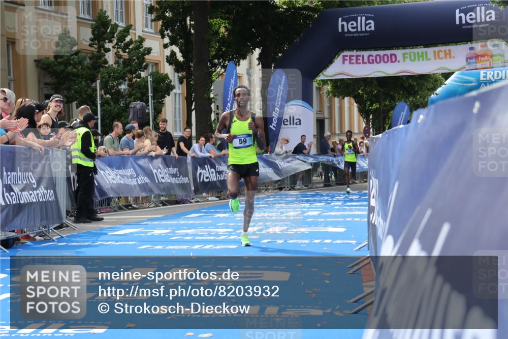 29.06.2025 - hella hamburg halbmarathon Strokosch-Dieckow http://msf.ph/oto/8203932 29.06.2025 10:04:28 Ziel 58, 59 meine-sportfotos.de