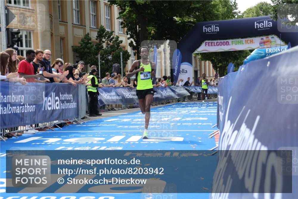 29.06.2025 - hella hamburg halbmarathon Strokosch-Dieckow http://msf.ph/oto/8203942 29.06.2025 10:04:29 Ziel 58, 59 meine-sportfotos.de